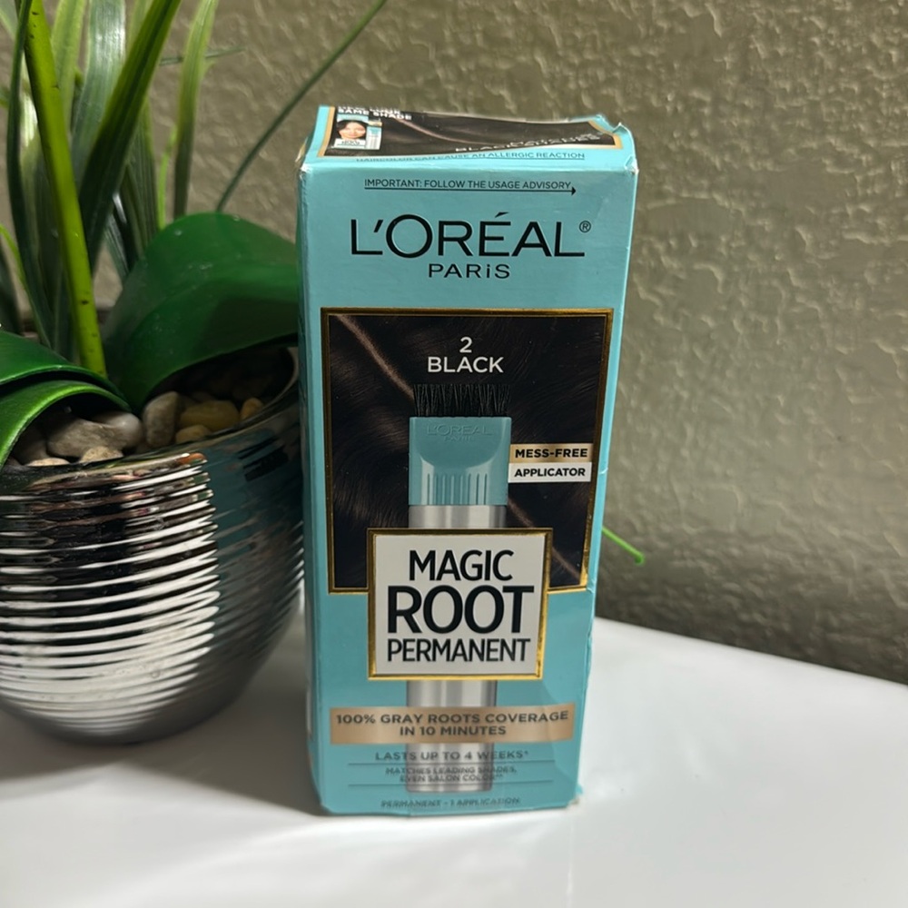 L'Oreal Paris Magic Root Rescue Root Hair Coloring Kit- BLACK